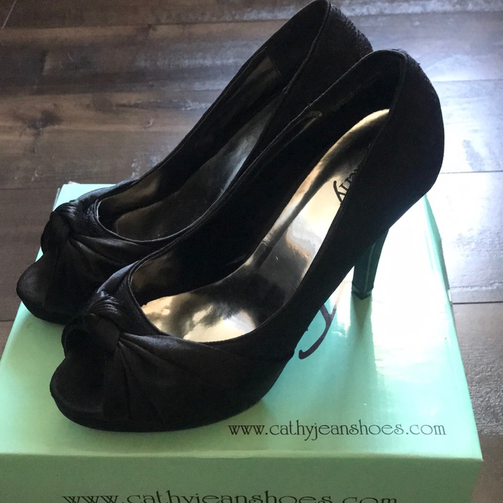 NEW Cathy Jean Peep toe Heel